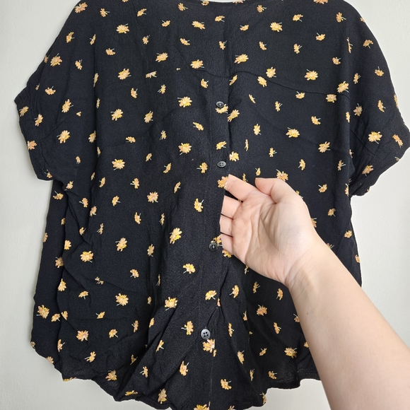 MADEWELL Drapey V-Neck Button-Back Top in French Daisies Blouse M - Picture 6 of 8